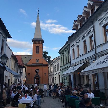 E2 Luxury Oldtown Apt - 2X Parking, Foodstore, Pcscreen, Netflix, Unlimited Music, Crib, Babychair, Fastwifi, Aircon Kosice Luaran gambar