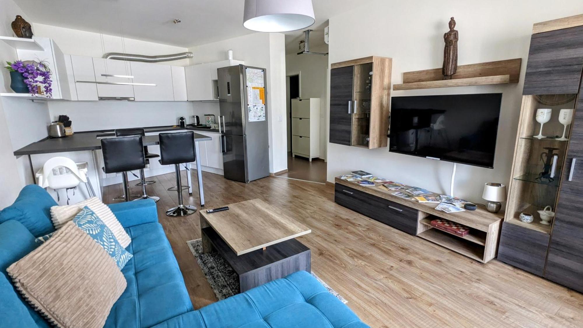 E2 Luxury Oldtown Apt - 2X Parking, Foodstore, Pcscreen, Netflix, Unlimited Music, Crib, Babychair, Fastwifi, Aircon Kosice Luaran gambar
